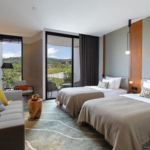 Connecting room Pool View